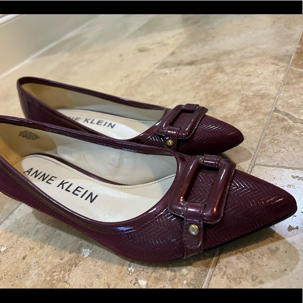 Anne Klein Burgundy Kitten heel pumps shoes size 8